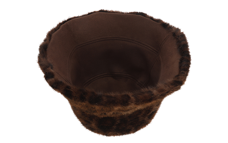 Faux fur buckethat Tux in panterprint, ondersteboven, met zicht op de gladde binnenkant