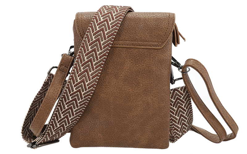 Telefoontasje Lakewood van PU in camel, achterkant met de geweven band