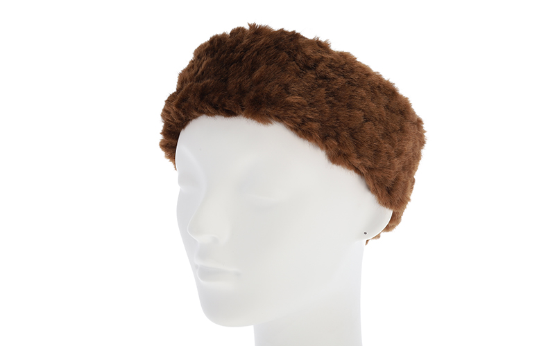 Winter haarband Chur browny in use
