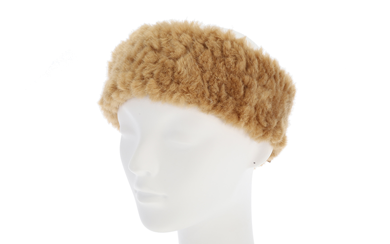 Winter haarband Chur camel in use