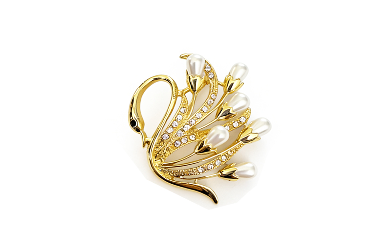 Golden Broche Swan