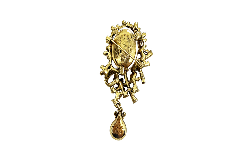 Broche in champagne en oudgoudkleur, achterkant met speld