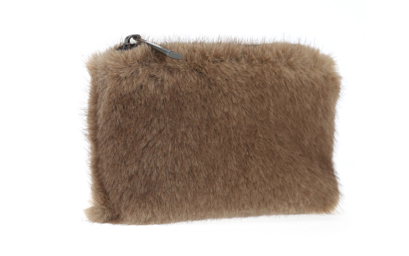 Portemonnee Cogne taupe in use