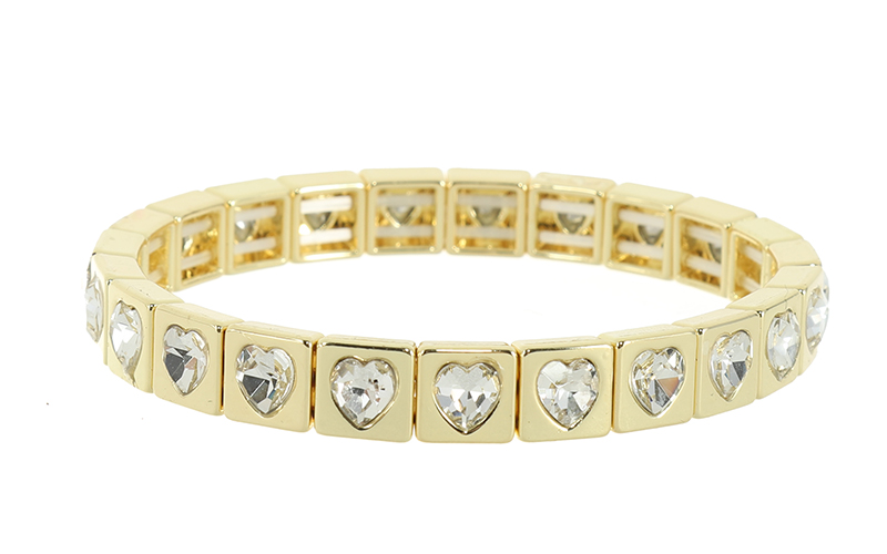 Schakelarmband Luna met hartjes in champagne, liggend op een witte achtergrond, schuin van boven gezien