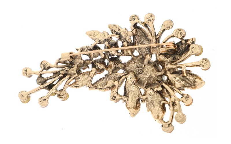 Vintage Eloise Broche in gebruik