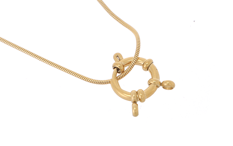 Collier doré Sjuul en situation