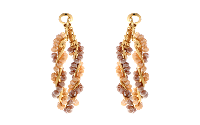 Boucles d'Oreilles Jade Kaki Dorées 14K en situation
