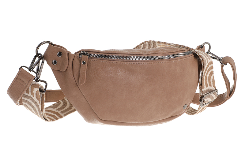 Camel Crossbodytasje Duke in gebruik