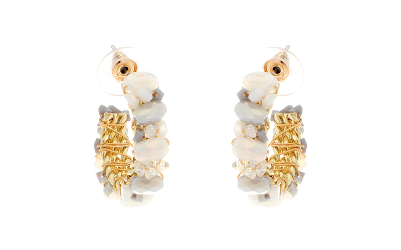Naturel Bliss Earrings in use