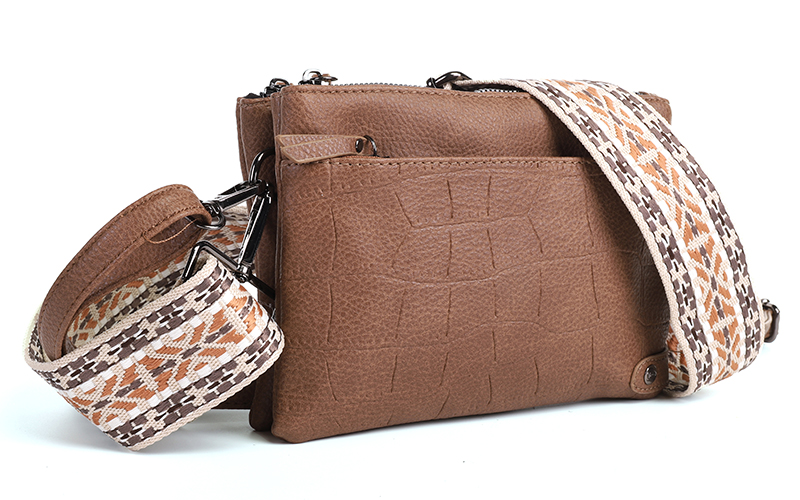 Camel Crossbody En Schoudertasje Brussel in gebruik