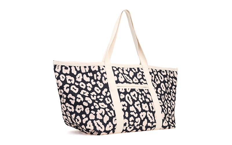 Black Panter Schoudertas / Shopper Bali in gebruik