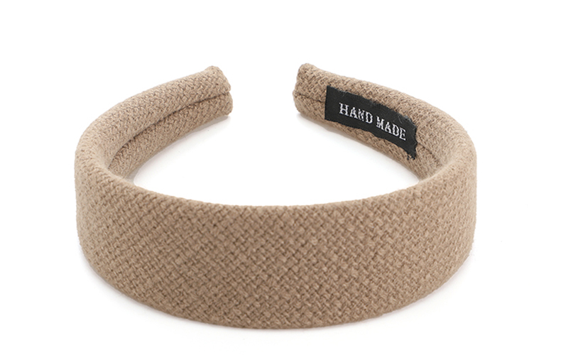 Khaki Diadeem Isa in gebruik