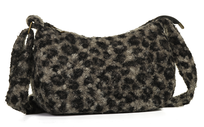 Sac Vantoux Black Panter en Teddy en situation
