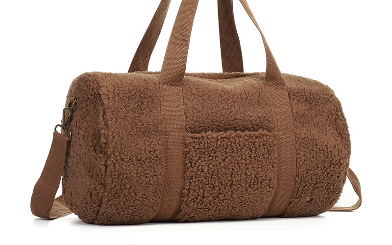 Mocca Duffle Bag Portillo in gebruik