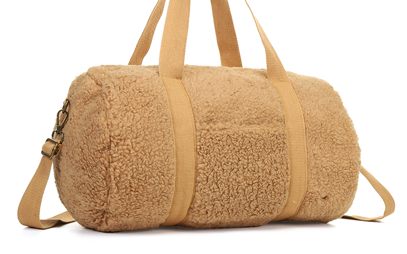 Camel Duffle Bag Portillo in gebruik