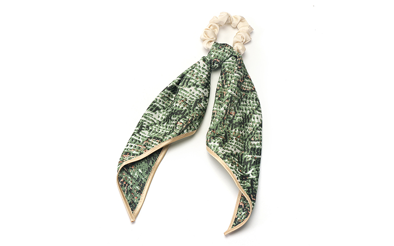 Groene Maine Scrunchie / Haarelastiek Sjaaldetail