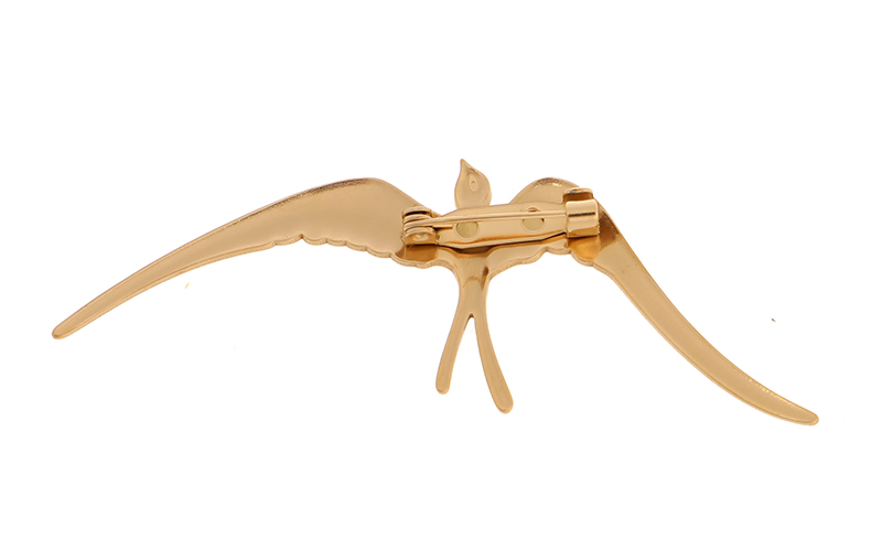 Swallow Broche in gebruik