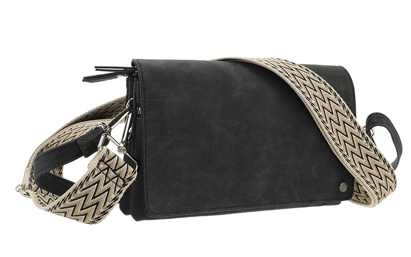 Black Crossbody / Schoudertasje Montoro in gebruik