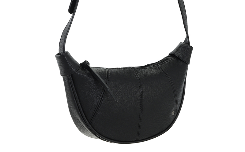 Black Crossbody Tas Kyoto in gebruik
