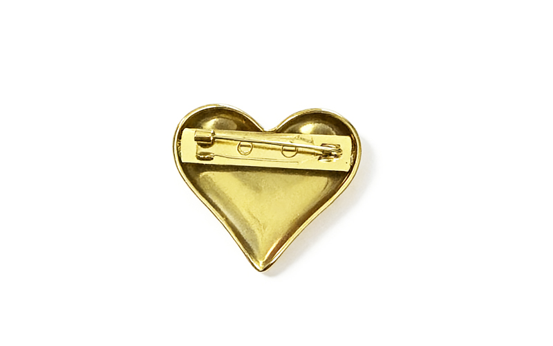 Broche Love en situation