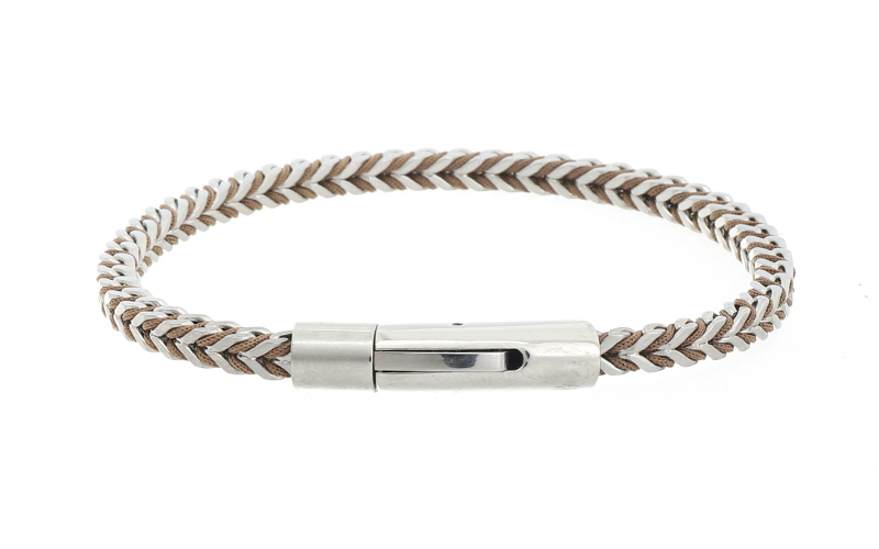 Khaki Herenarmband Tobias in gebruik