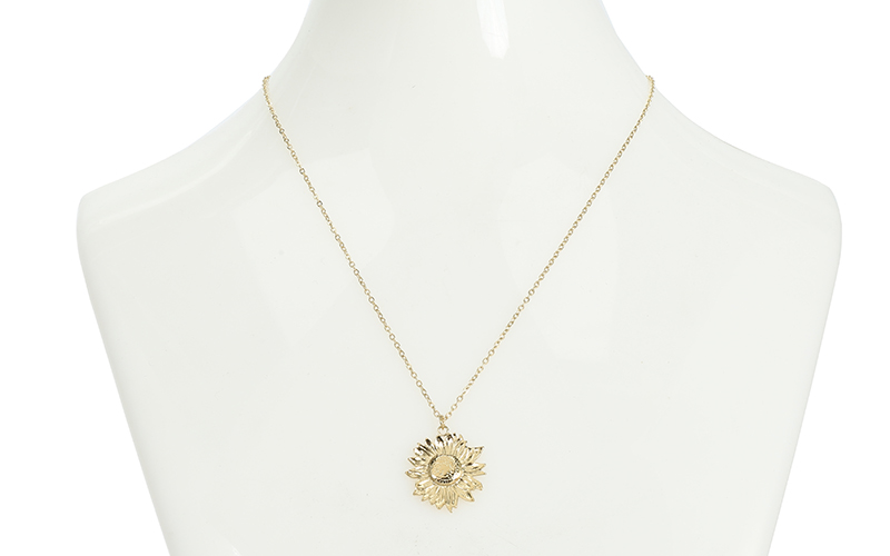 Collier Carissa Sunflower en situation