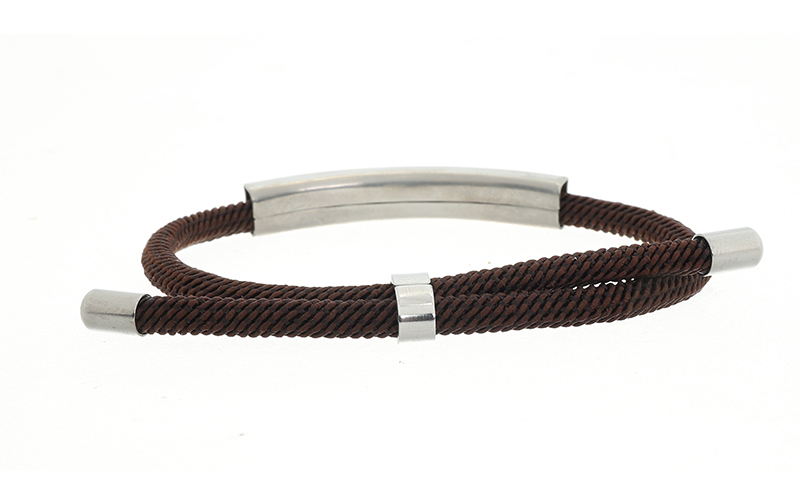 Brown Herenarmband Jens in gebruik
