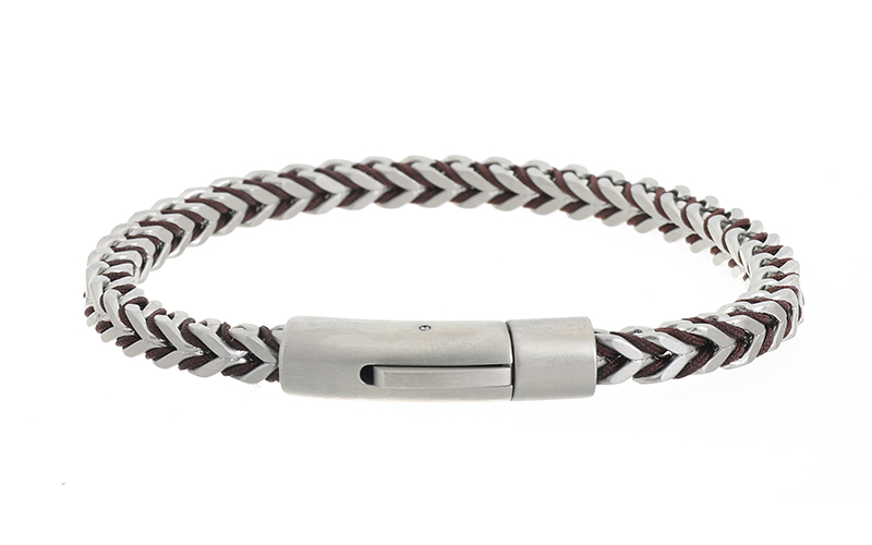 Brown Herenarmband Arvid in gebruik