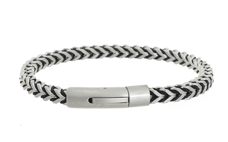 Black Herenarmband Arvid in gebruik
