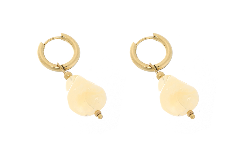 Beige Tori Boucles d'Oreilles en situation