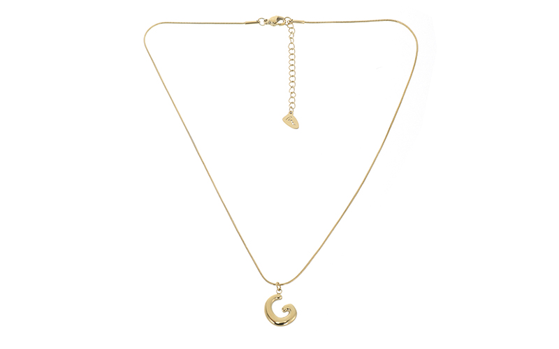 Collier Initiale Alpha G en situation