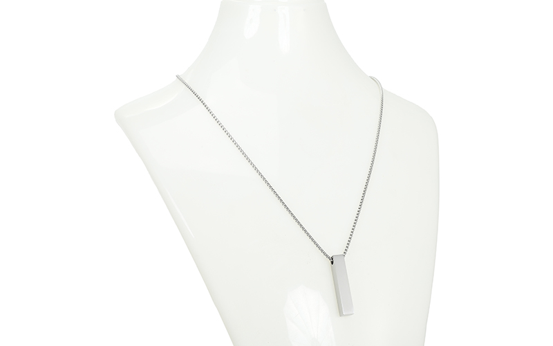 Collier Homme Barre Marius en situation