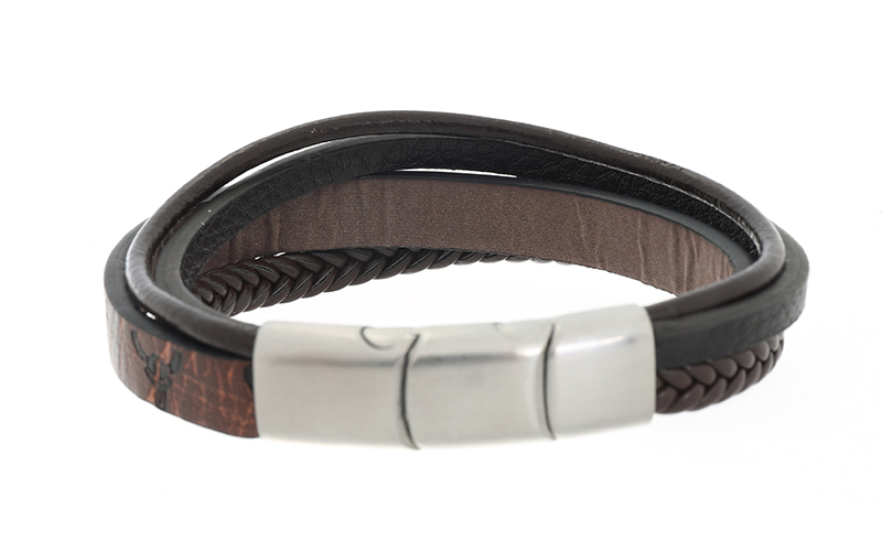 Brown Herenarmband Sylvan in gebruik