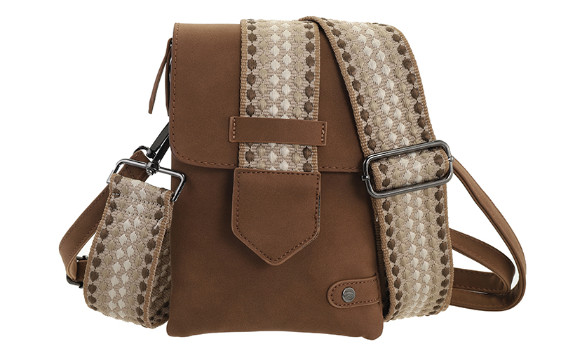 Camel Crossbody En Telefoontasje Nancy / Metz in gebruik