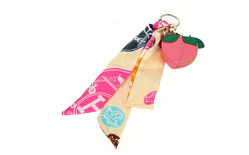 Peach Sleutelhanger / Bag Charms in gebruik