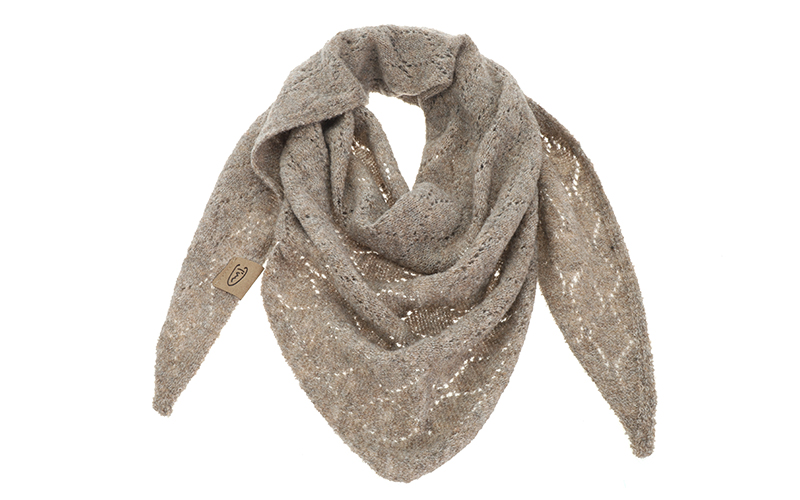 Taupe Solane Sjaal in gebruik