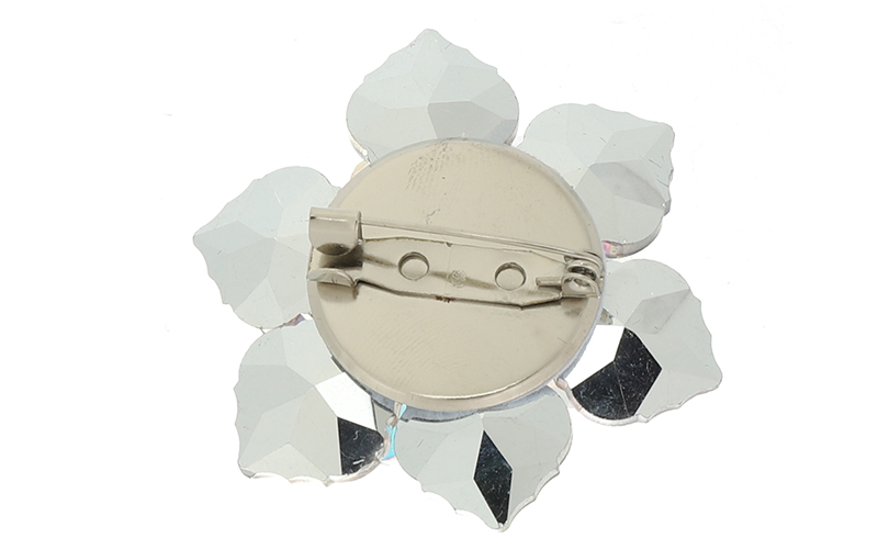 Broche Fleur Cristal Violette Akelei en situation