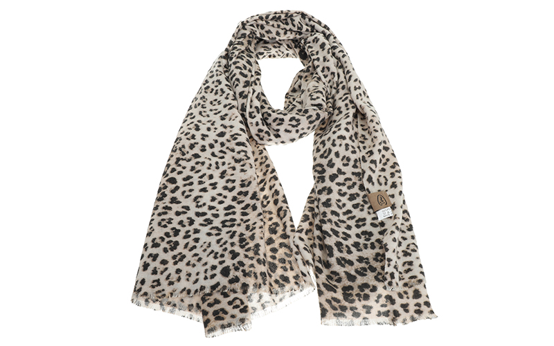 Beige Panter Piran Sjaal in gebruik