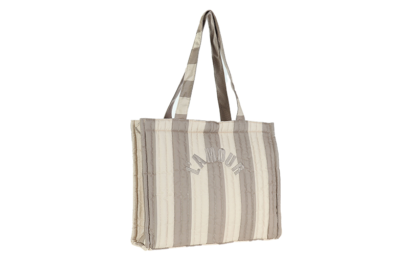 Khaki strandtas La Riva in gebruik