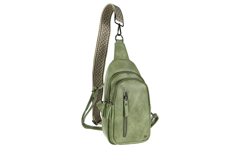Green Crossbodytas Mattie in gebruik
