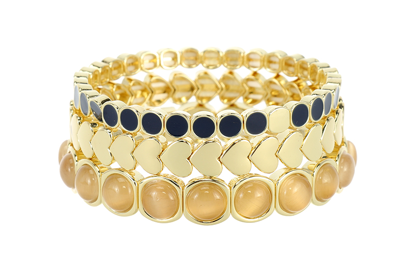 Taupe Damesarmband Ciska in gebruik