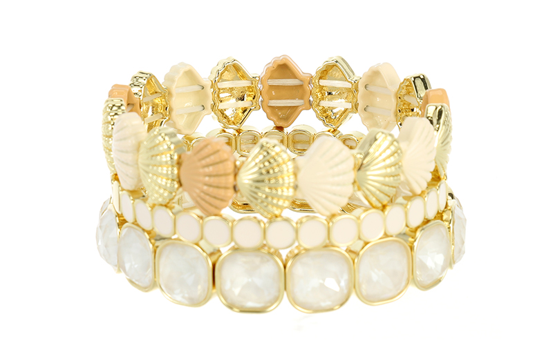 Natural Damesarmband Shell in gebruik