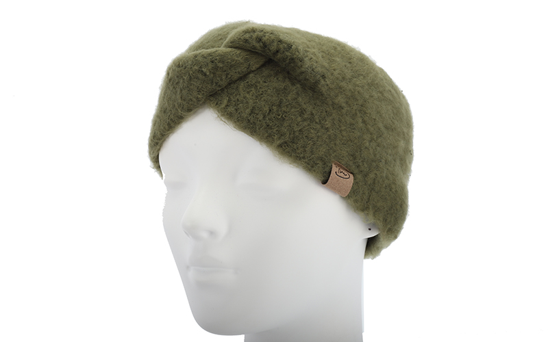 Dark Green haarband Salzburger in use