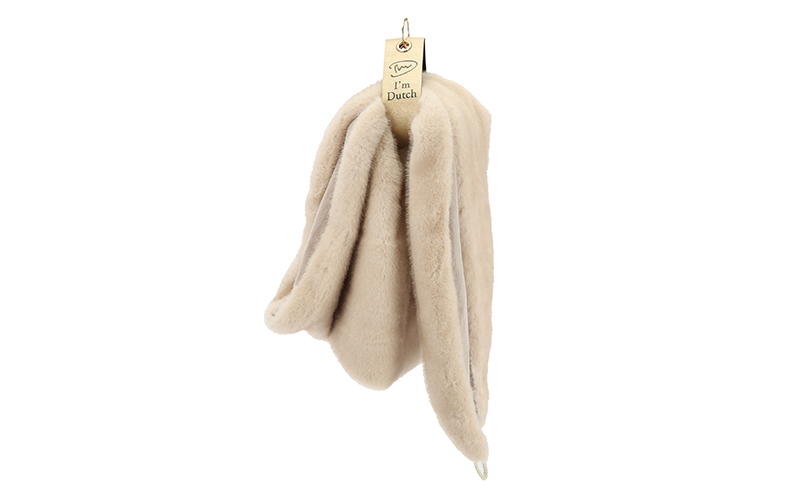 Faux fur driehoeksjaal Legno in naturel, hangend, volledige lengte