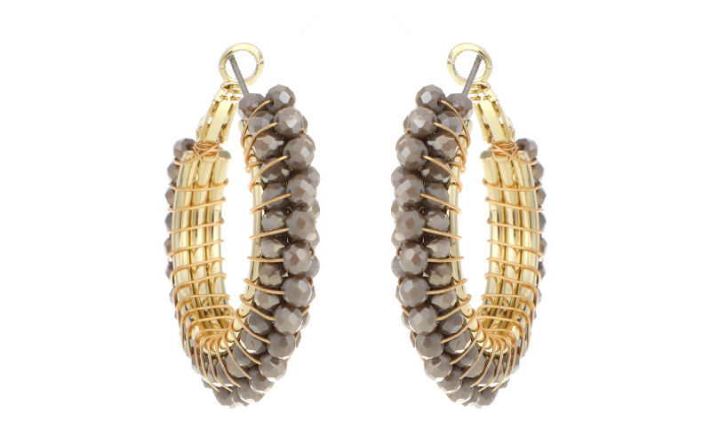 Boucles d'oreilles Fem Taupe en situation