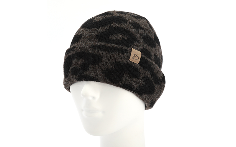 Bonnet léopard Astana Browny en situation