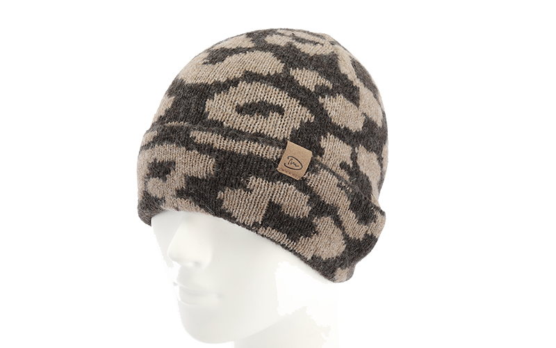 Taupe Leopard Beanie Astana in use