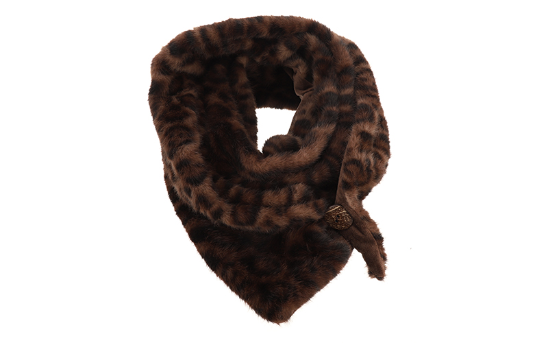 Panther Brown Scarf Legno in use